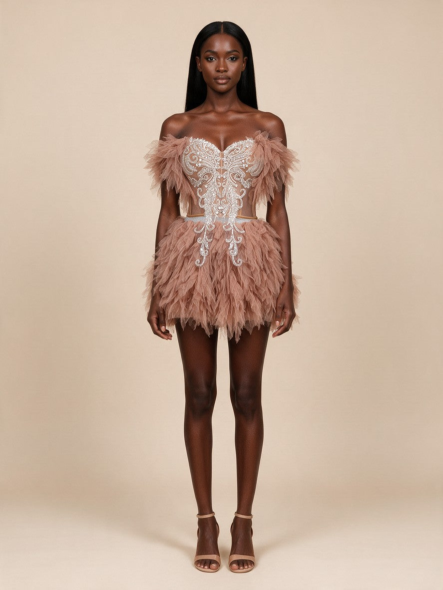Camelia · Conjunto de corsé con pedrería, volantes en los hombros y minifalda de volantes