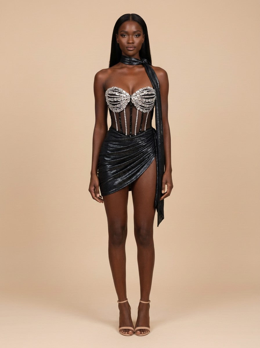 Vesper · Vestido mini con corsé de cristales, falda drapeada negra metalizada y pañuelo al cuello