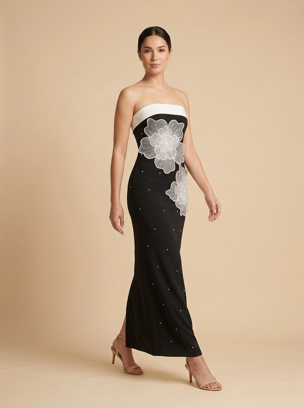 Dominó · Vestido midi negro sin tirantes con flor 3D blanca