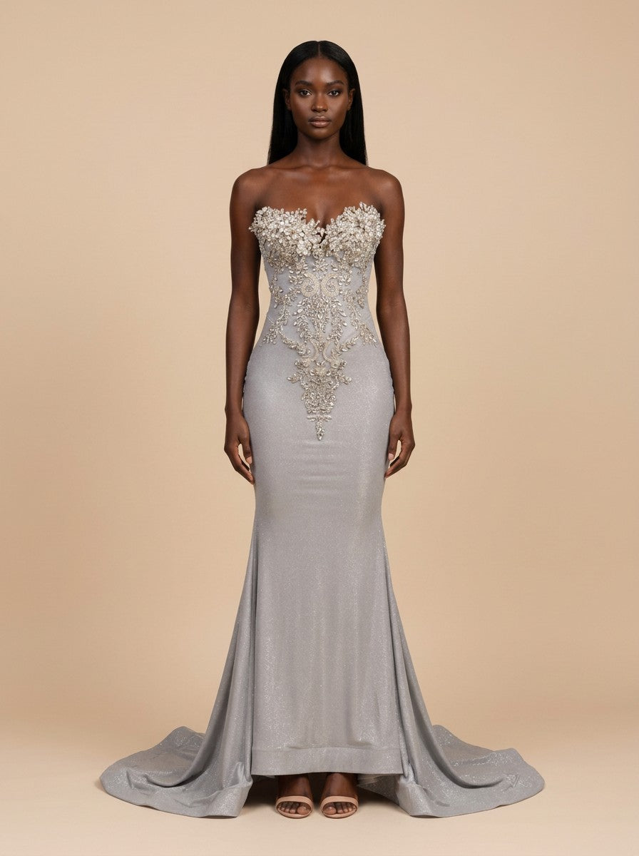 Safira · Vestido de noche sirena gris perla sin tirantes con corpiño de cristales