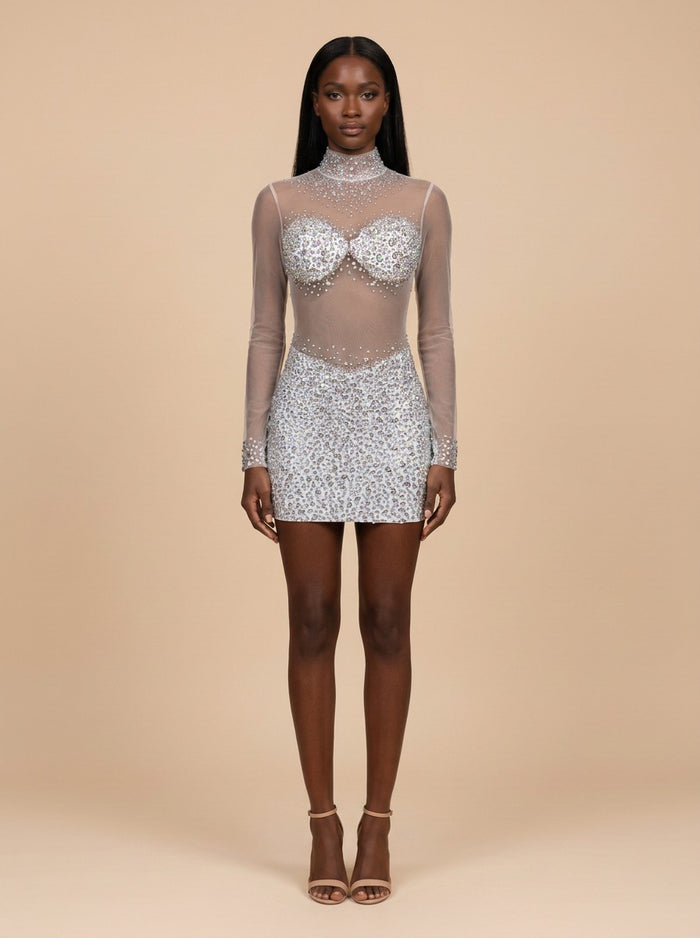 Elektra · Vestido mini de cristales plateados con cuello alto y mangas largas transparentes