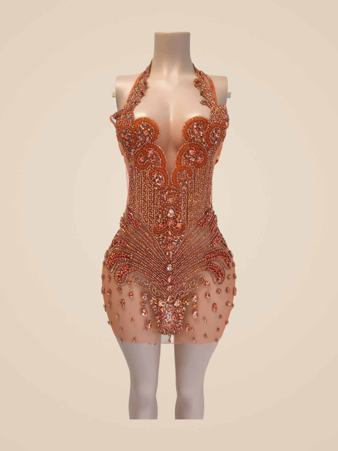 Kalinda · Vestido mini de malla nude con cristales cobre y cuello halter