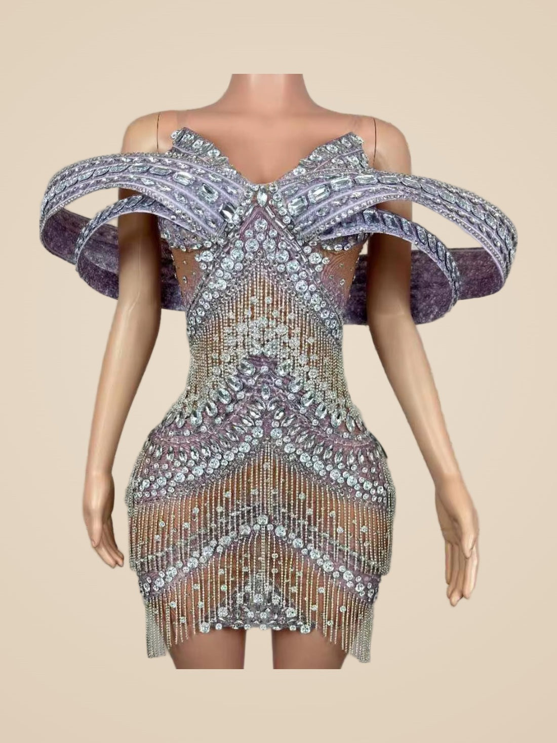 Lavanda · Vestido mini de cristales con lazos esculturales en los hombros y flecos
