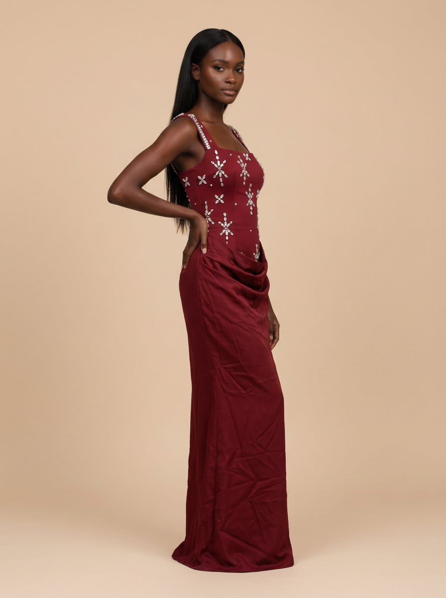 Vino · Vestido midi burdeos de satén con cuello cuadrado