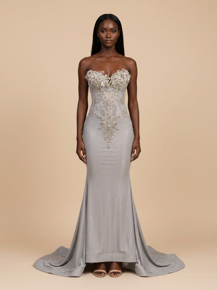 Safira · Vestido de noche sirena gris perla sin tirantes con corpiño de cristales