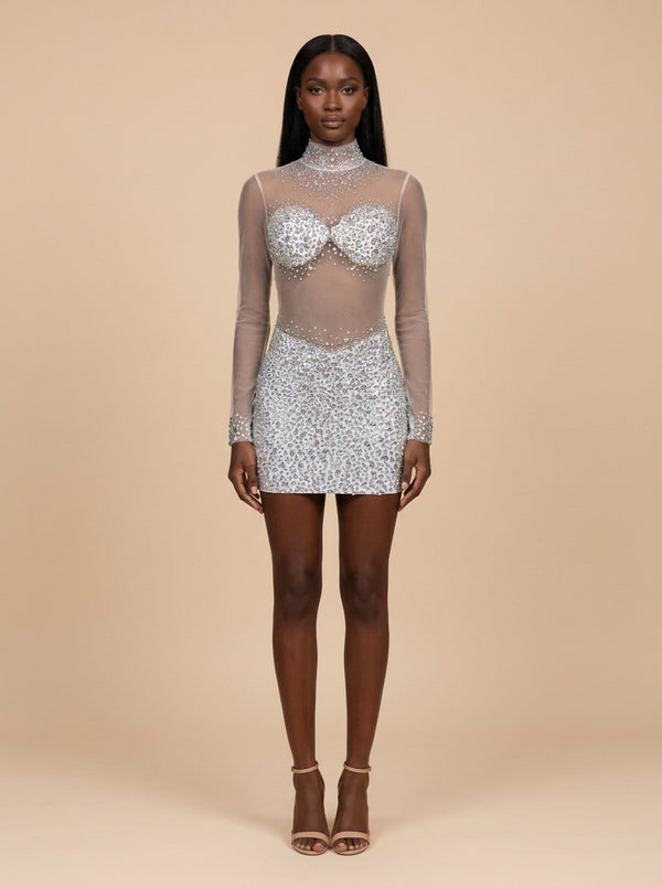 Elektra · Vestido mini de cristales plateados con cuello alto y mangas largas transparentes