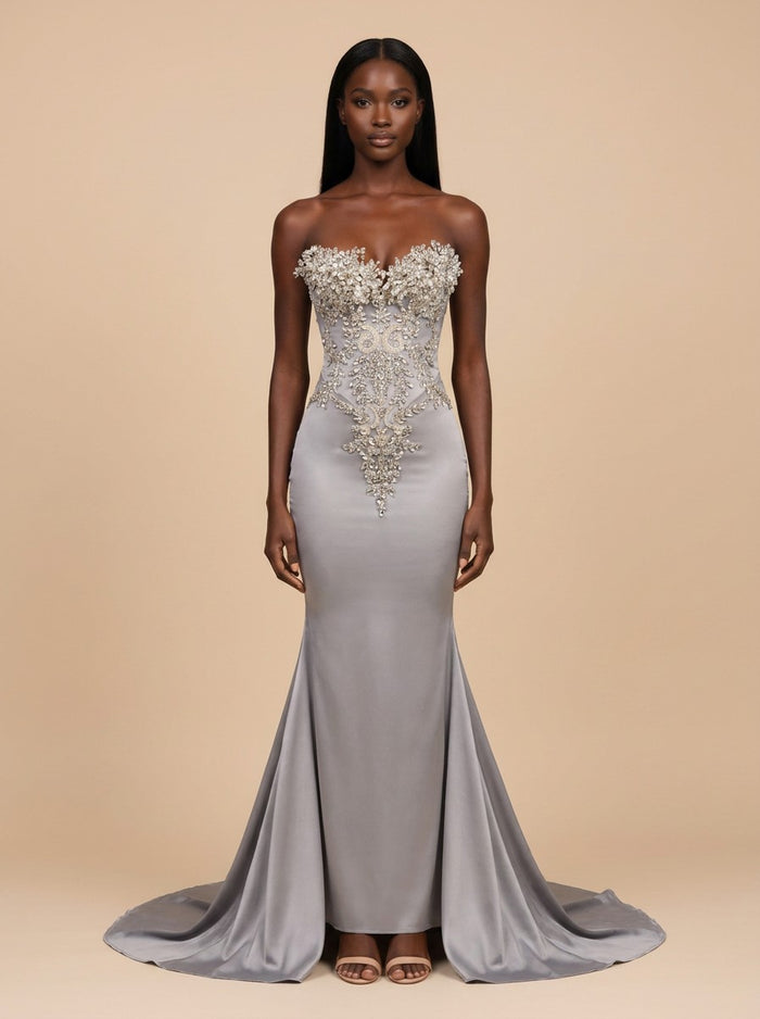 Safira · Vestido de noche sirena gris perla sin tirantes con corpiño de cristales