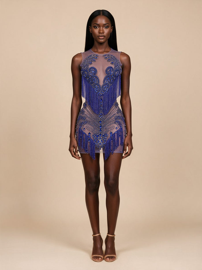 Leda · Vestido mini azul eléctrico de malla con pedrería y flecos de cristal