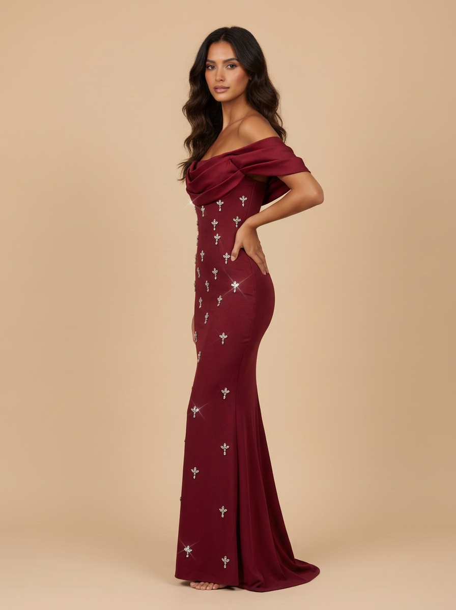 Selene · Vestido de noche sirena burdeos de hombros descubiertos con pedrería